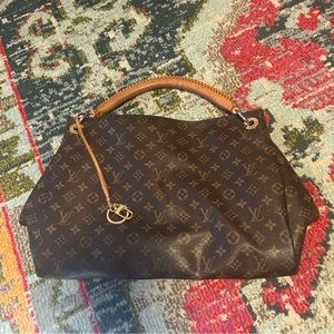 Louis Vuitton Artsy Bag MM